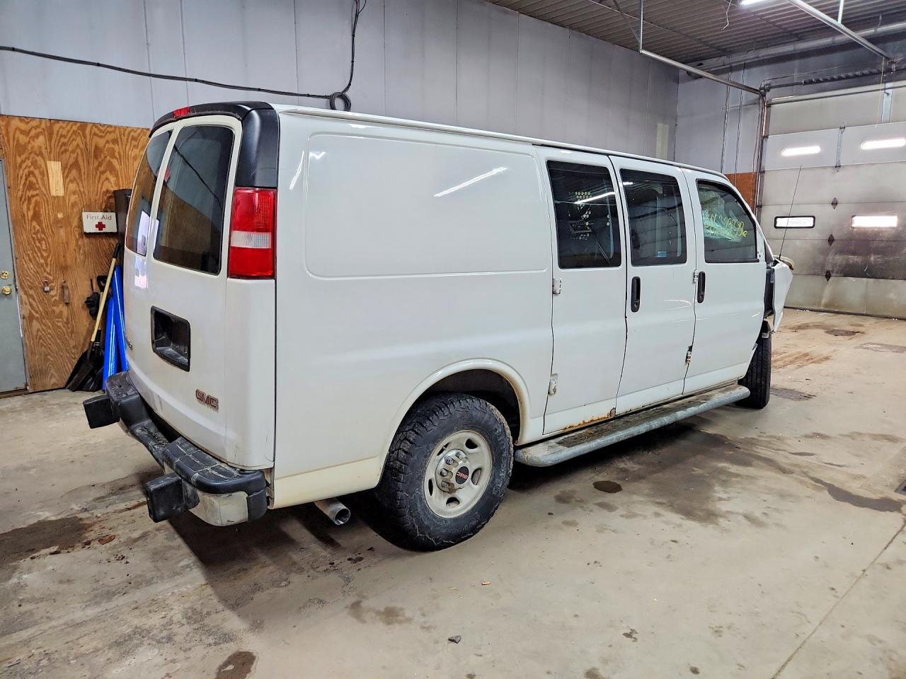 2017 GMC SAVANA G2500 photo 5