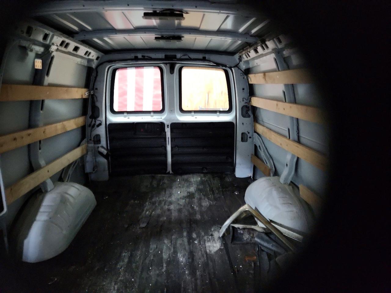 2017 GMC SAVANA G2500 photo 19
