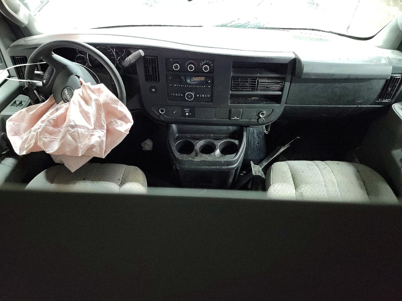 2017 GMC SAVANA G2500 photo 15