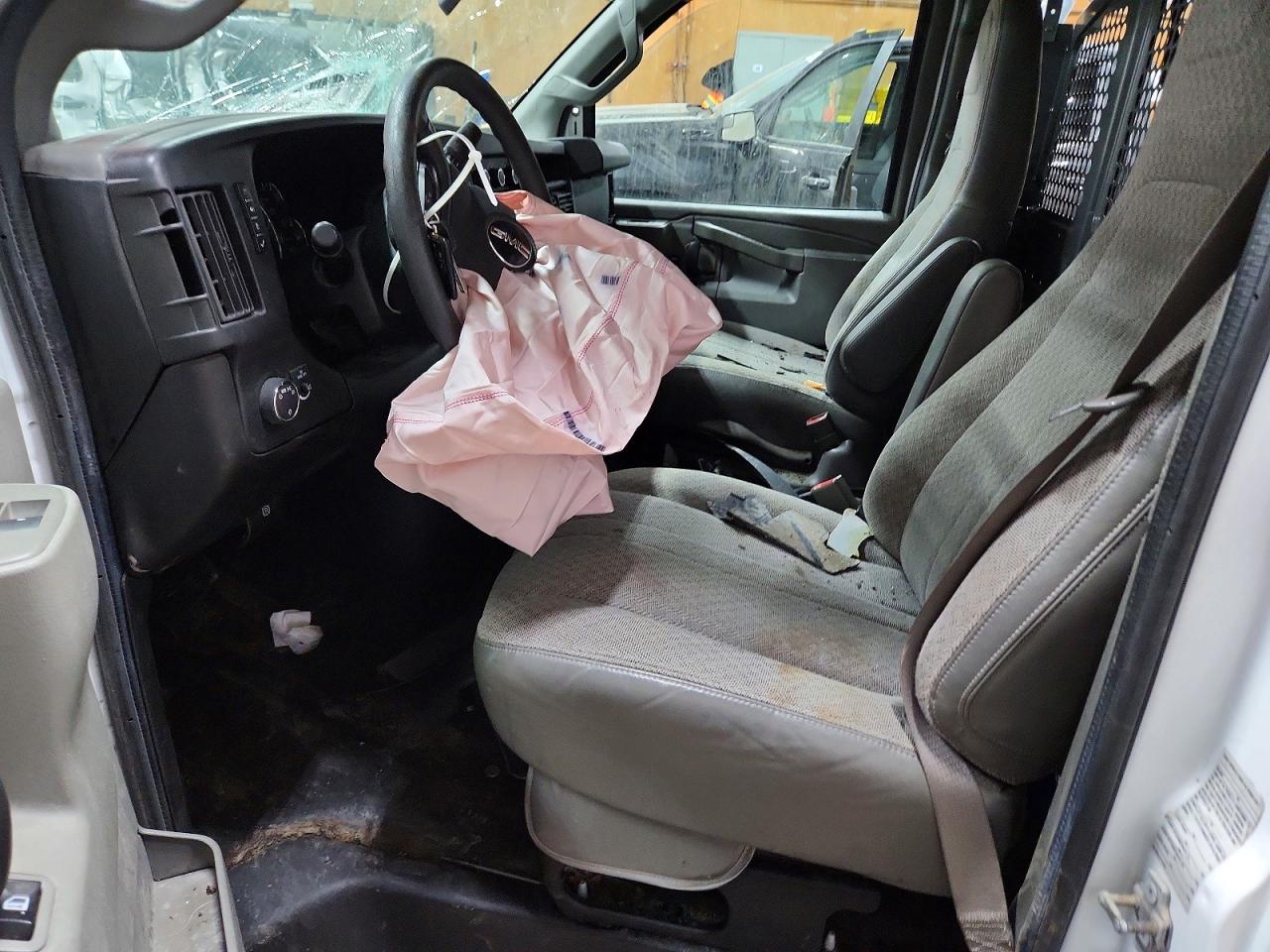2017 GMC SAVANA G2500 photo 13