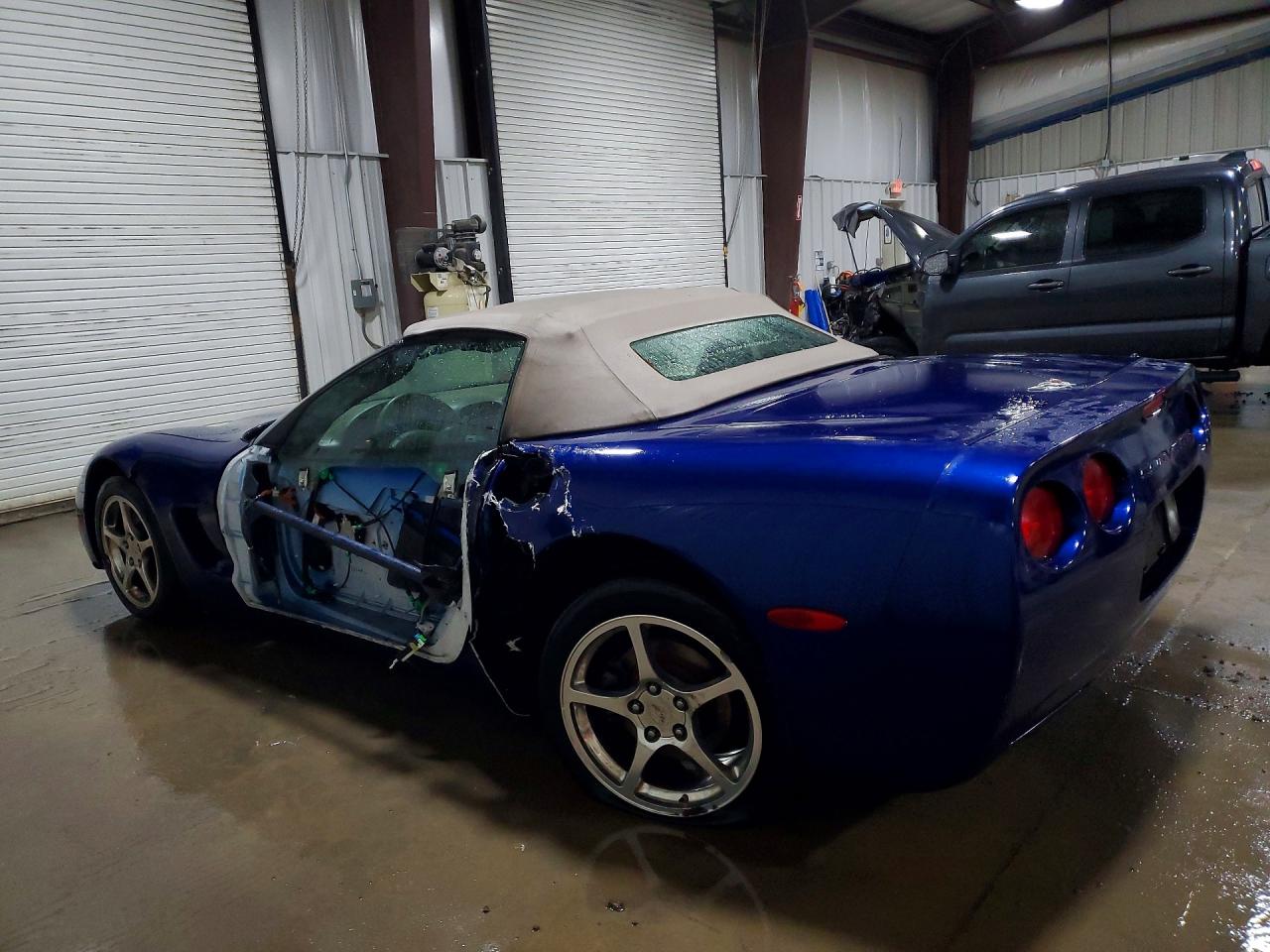 2004 CHEVROLET CORVETTE photo 3