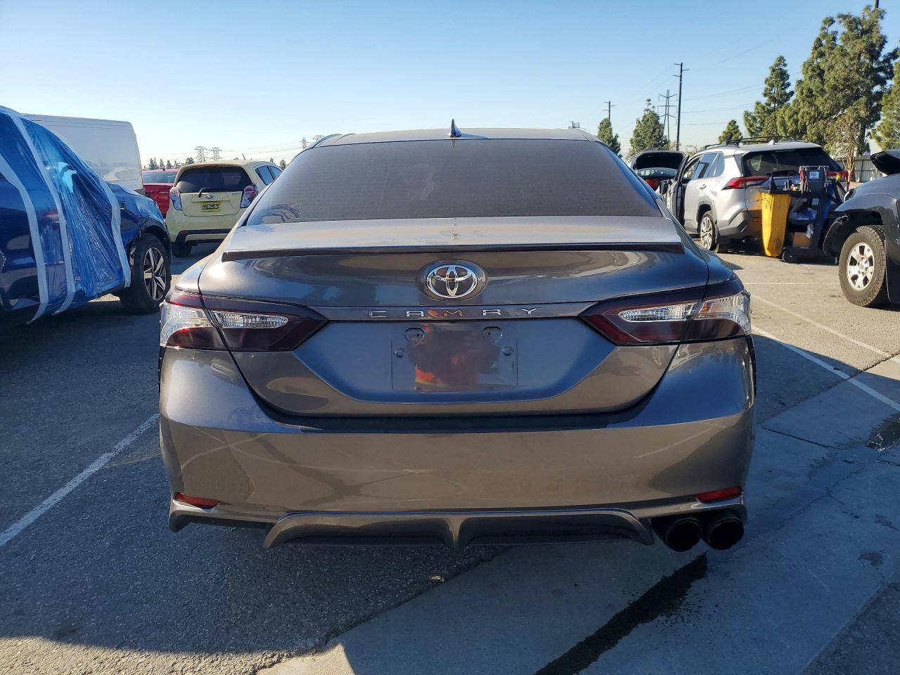 2020 TOYOTA CAMRY SE photo 11