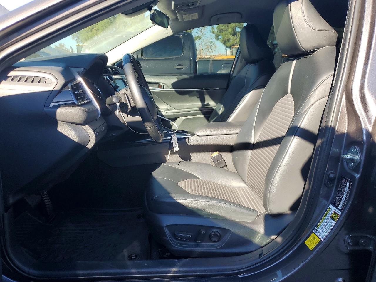 2020 TOYOTA CAMRY SE photo 13