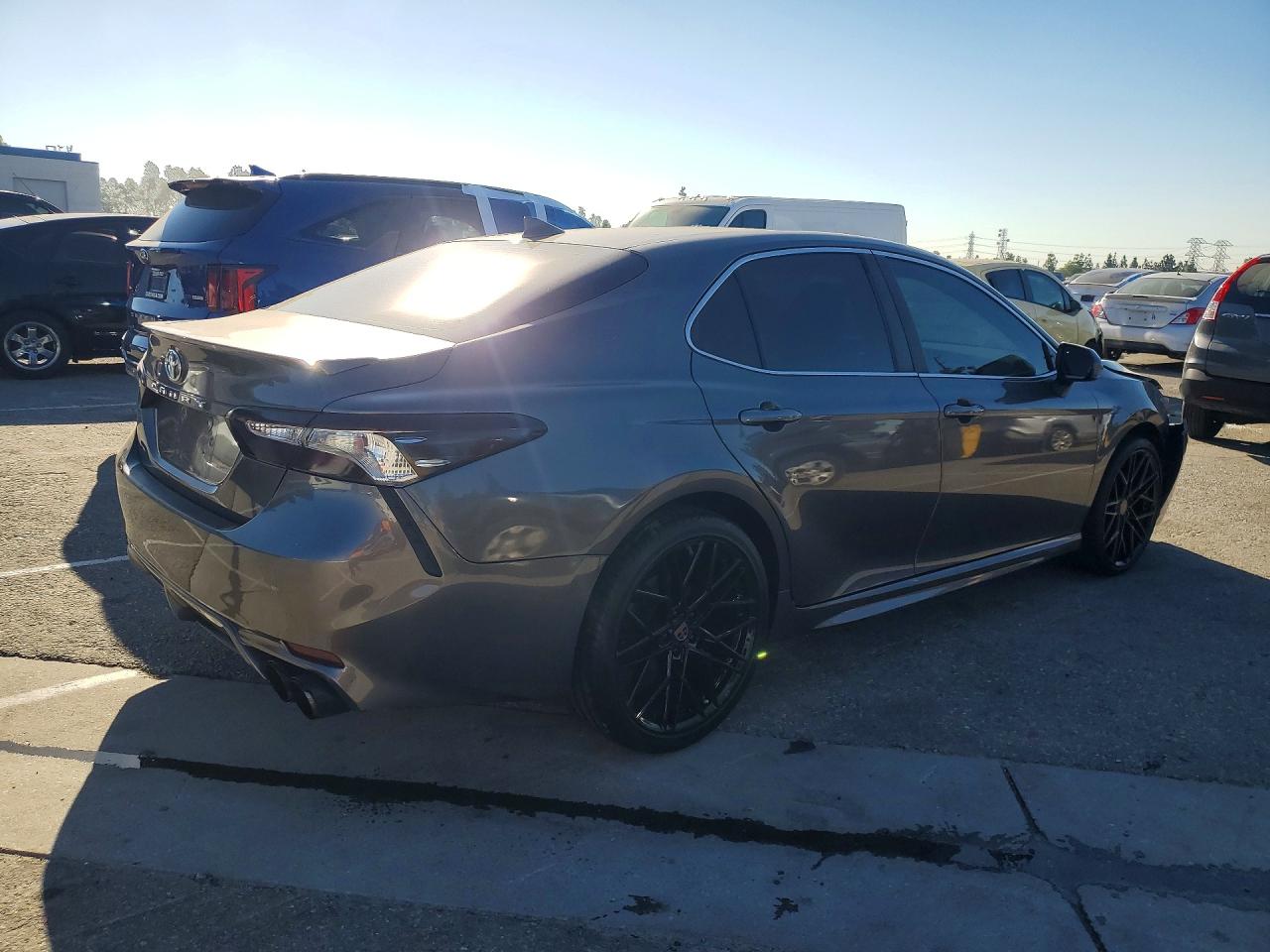 2020 TOYOTA CAMRY SE photo 5