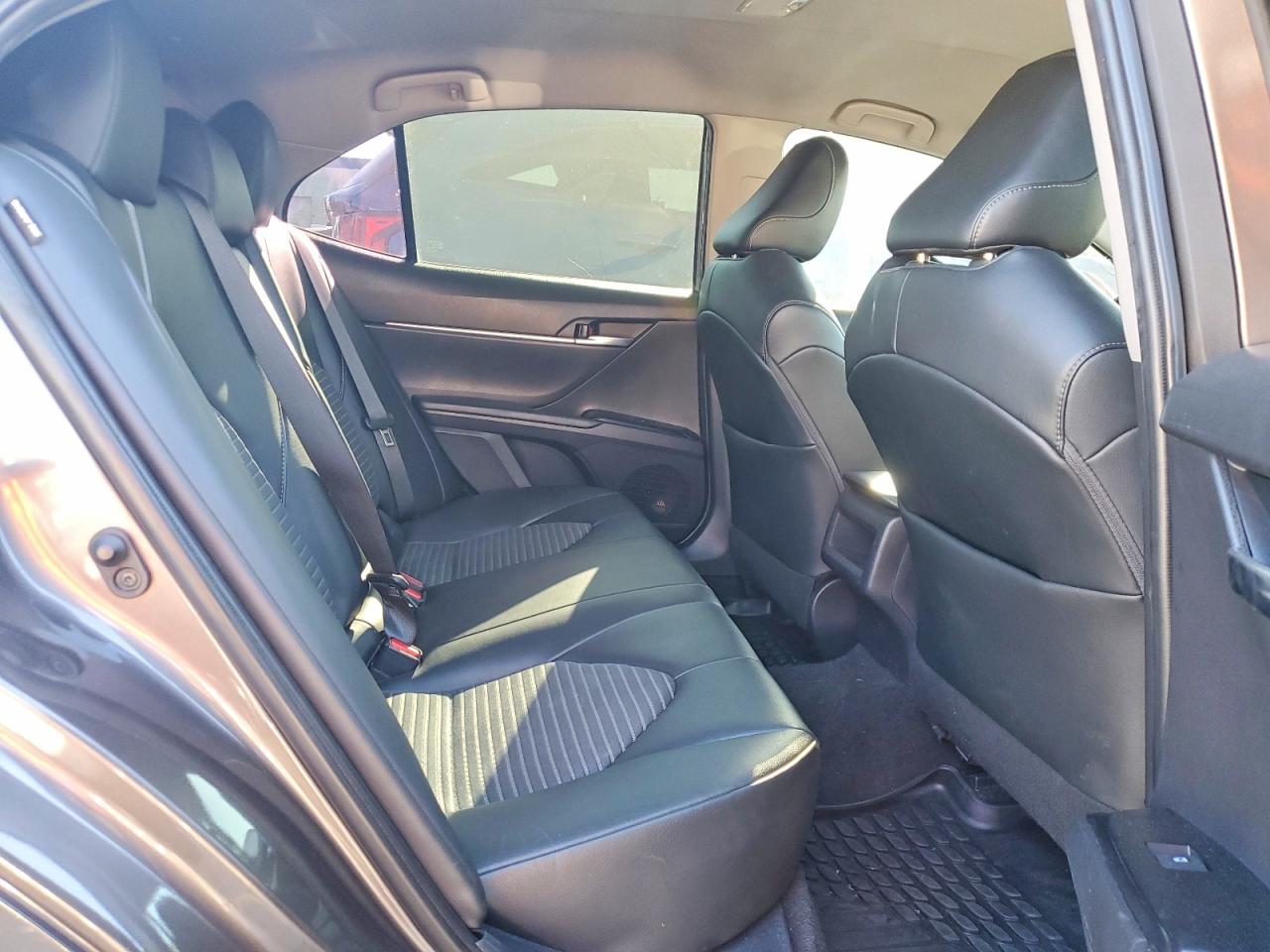 2020 TOYOTA CAMRY SE photo 19