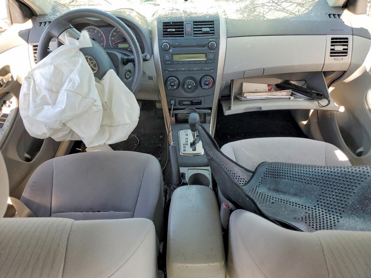 2010 TOYOTA COROLLA LE photo 8
