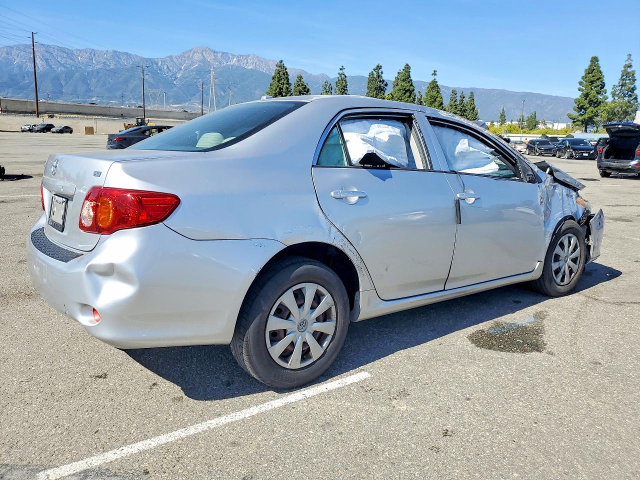 2010 TOYOTA COROLLA LE photo 3