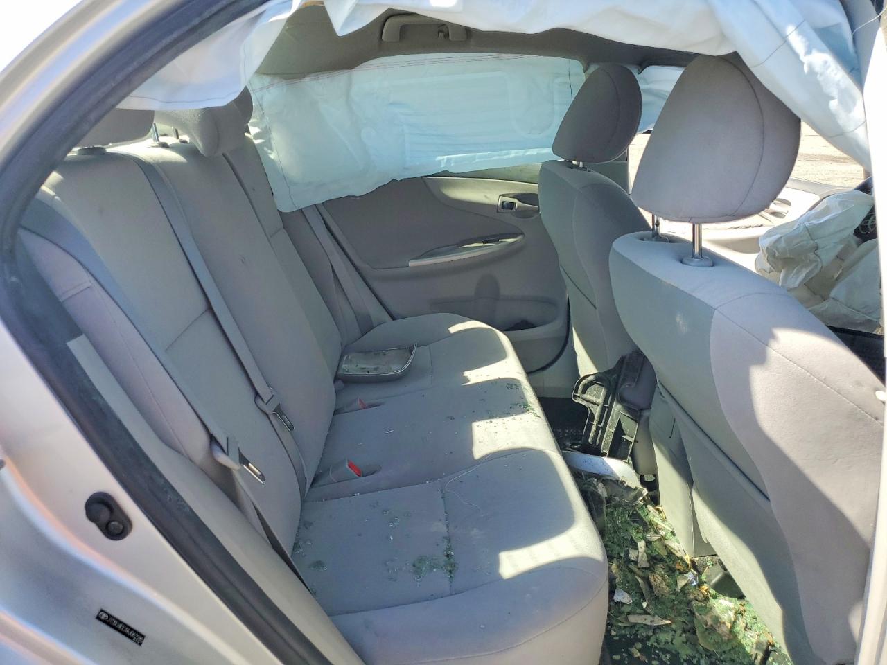 2010 TOYOTA COROLLA LE photo 10