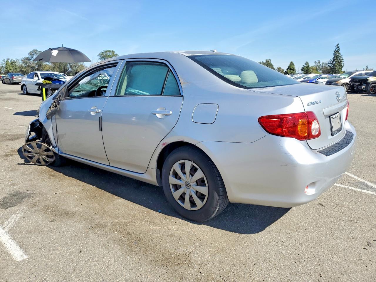 2010 TOYOTA COROLLA LE photo 2