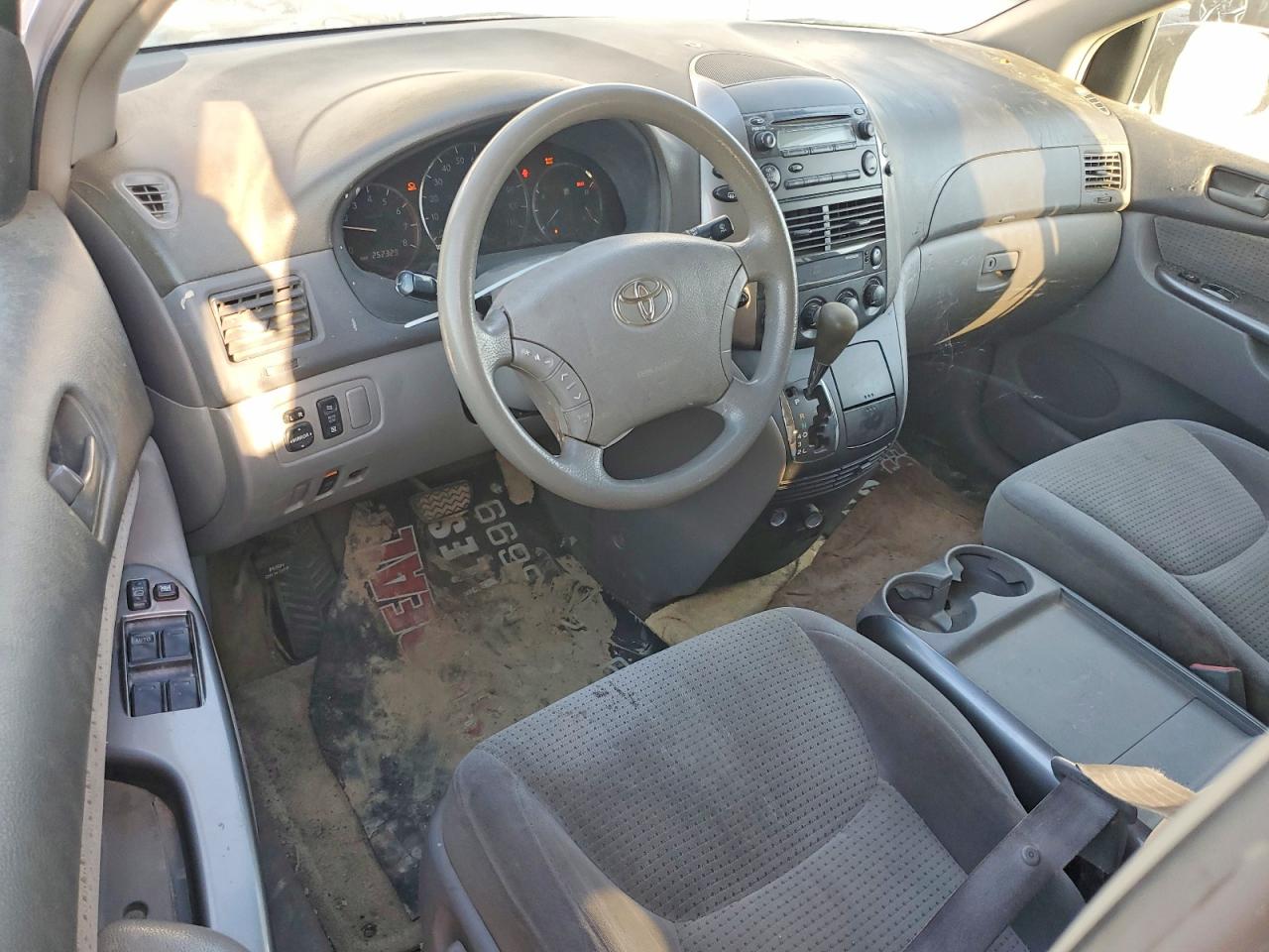2006 TOYOTA SIENNA LE 8 PASSENGER photo 22