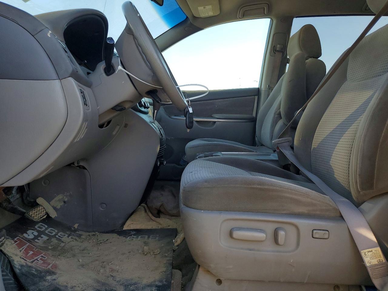 2006 TOYOTA SIENNA LE 8 PASSENGER photo 19