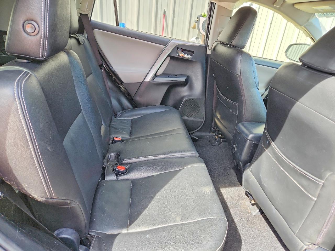 2018 TOYOTA RAV4 XLE photo 31
