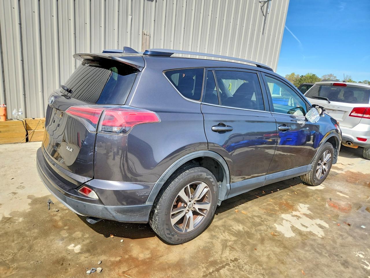 2018 TOYOTA RAV4 XLE photo 7