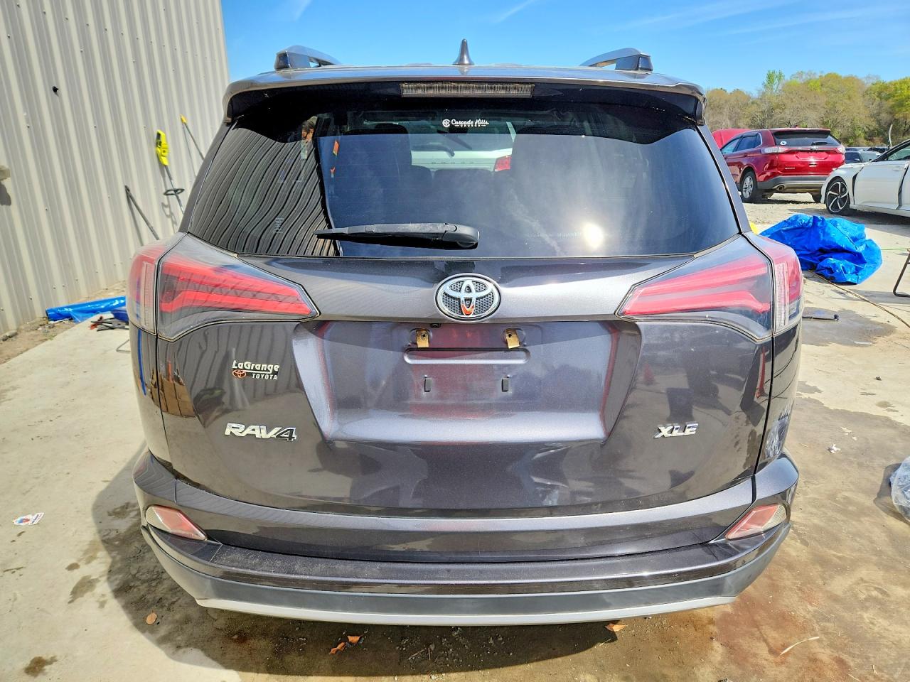 2018 TOYOTA RAV4 XLE photo 16