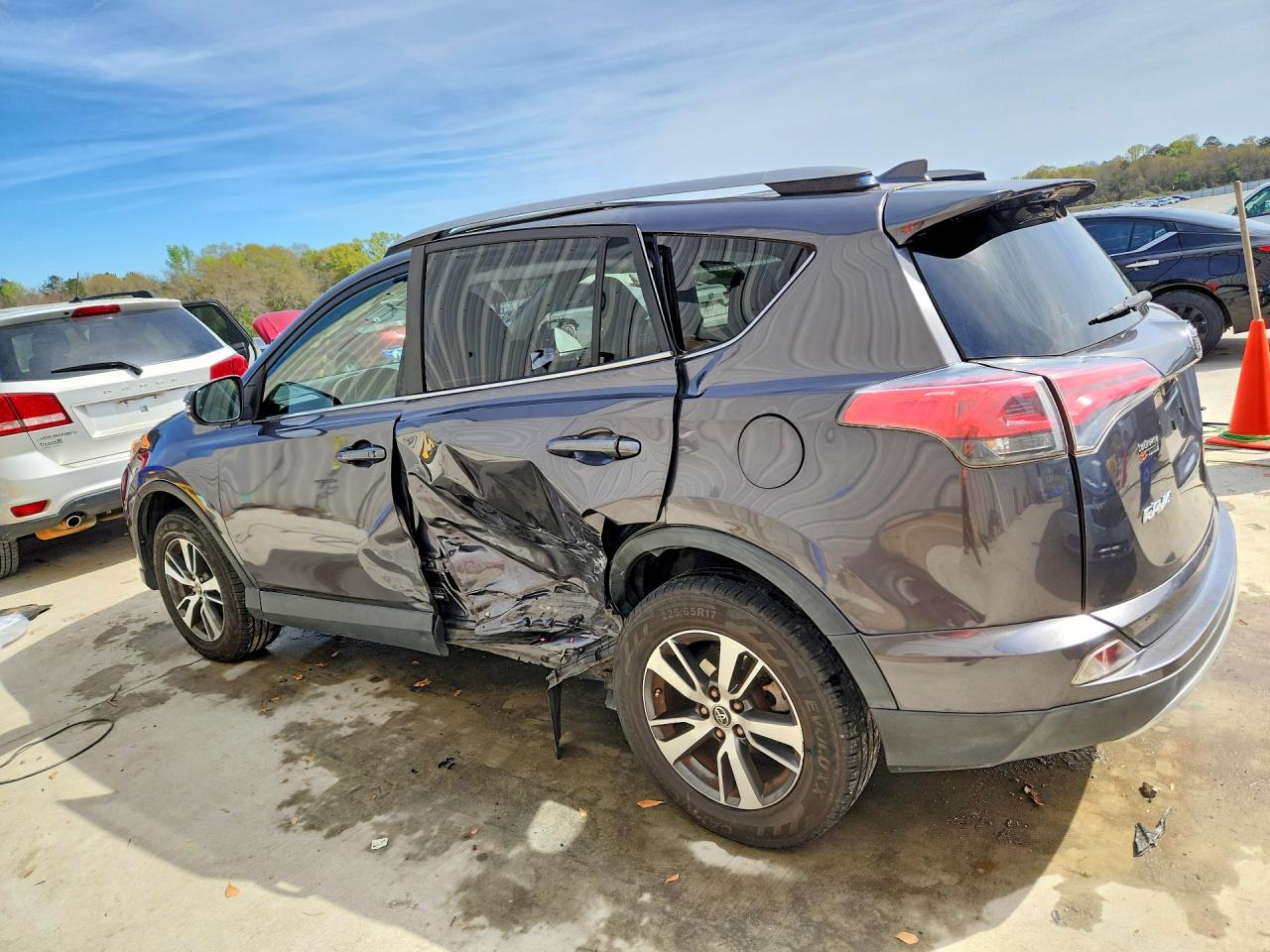 2018 TOYOTA RAV4 XLE photo 4