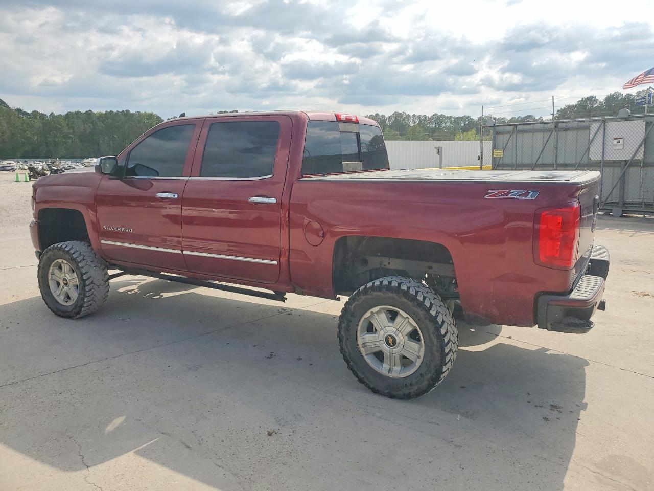 2017 CHEVROLET SILVERADO K1500 LTZ photo 4