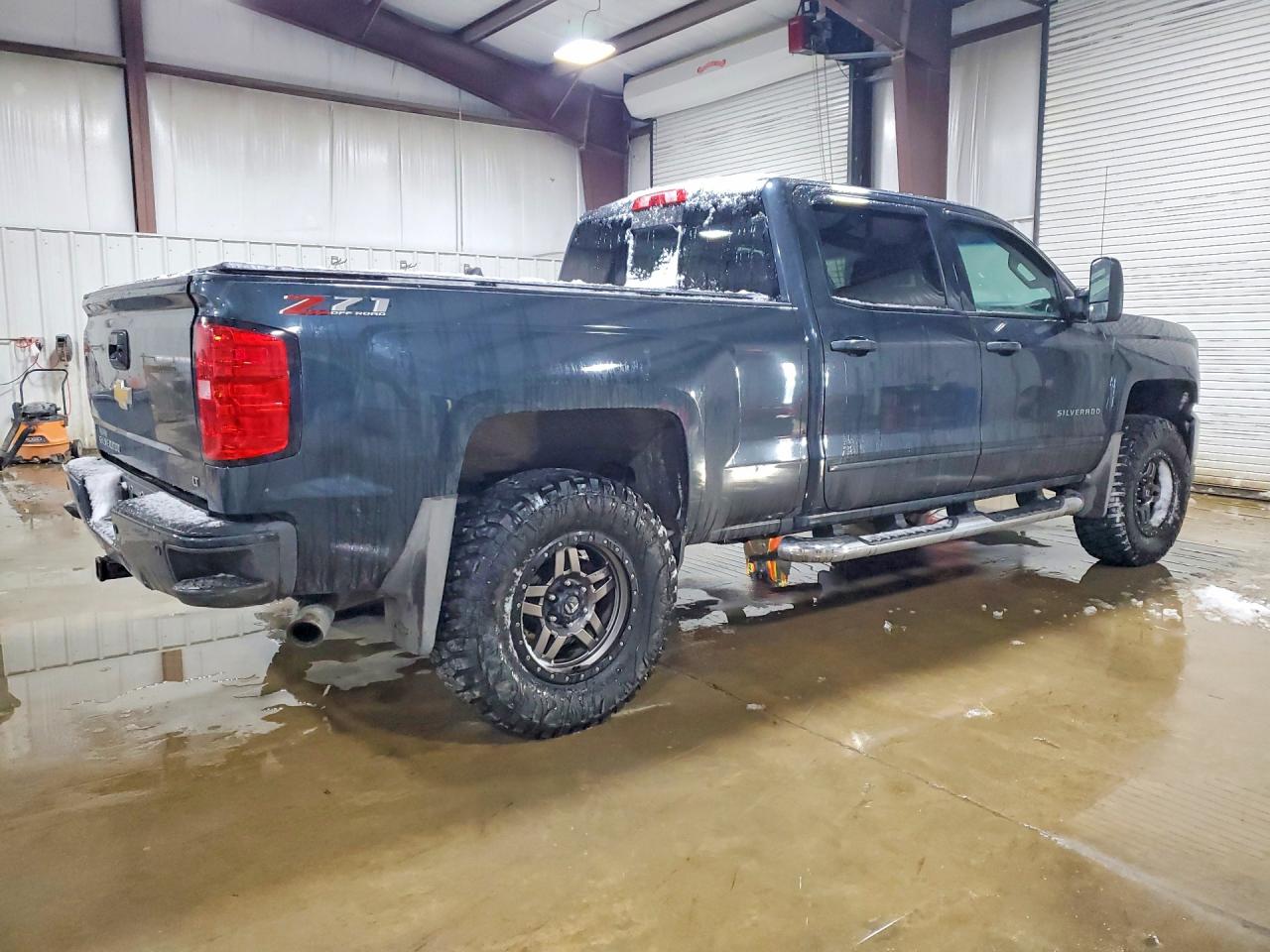 2018 CHEVROLET SILVERADO K1500 LT photo 5