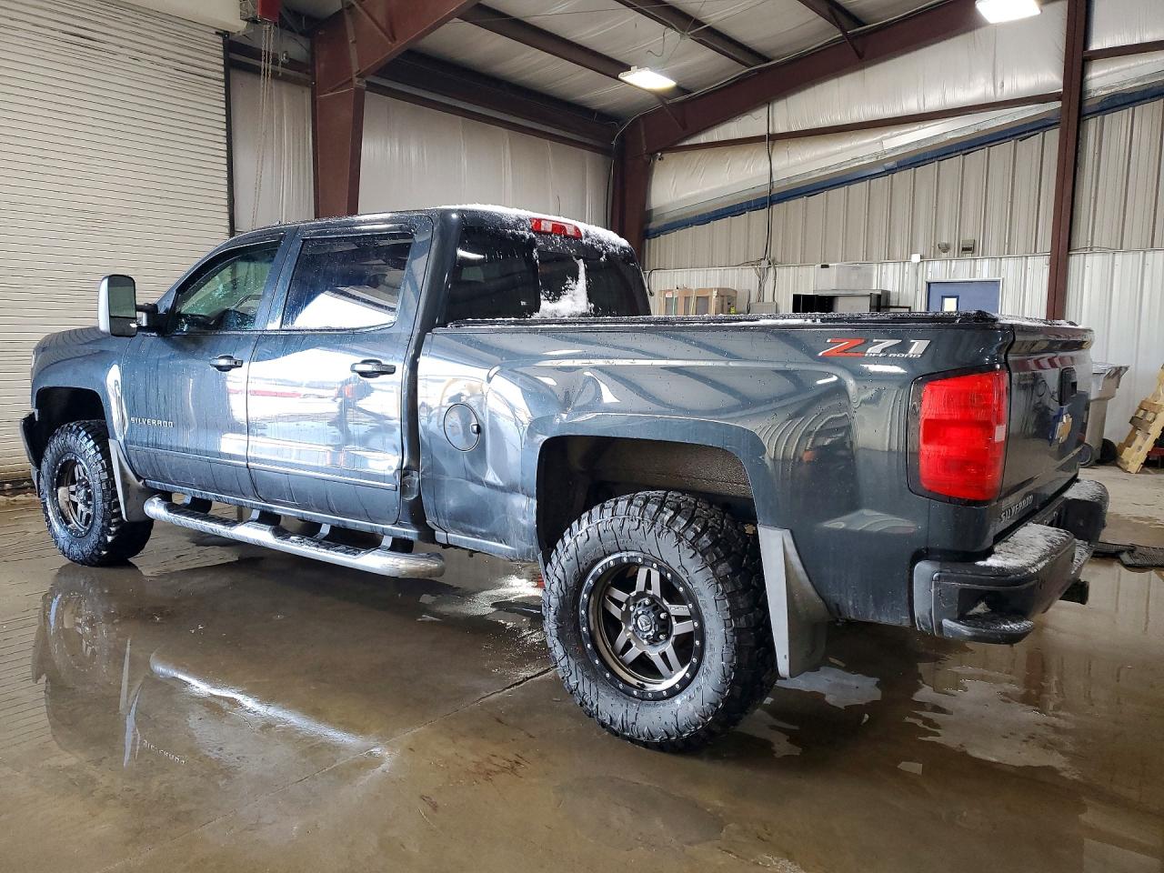 2018 CHEVROLET SILVERADO K1500 LT photo 3