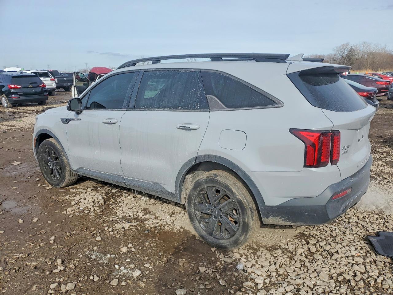 2022 KIA SORENTO X-LINE S photo 3