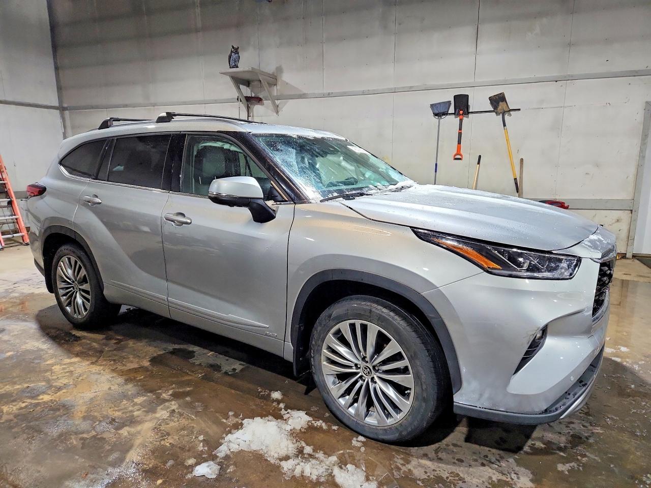 2023 TOYOTA HIGHLANDER HYBRID PLATINUM photo 10