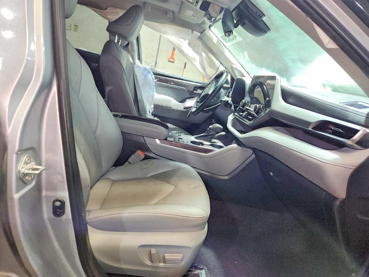 2023 TOYOTA HIGHLANDER HYBRID PLATINUM photo 19