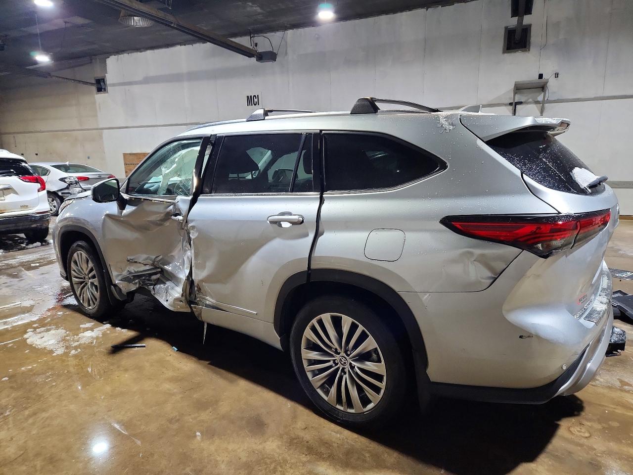 2023 TOYOTA HIGHLANDER HYBRID PLATINUM photo 4