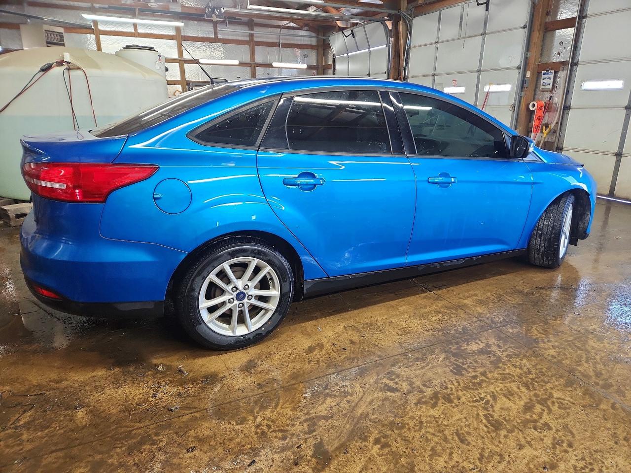 2017 FORD FOCUS SE photo 5