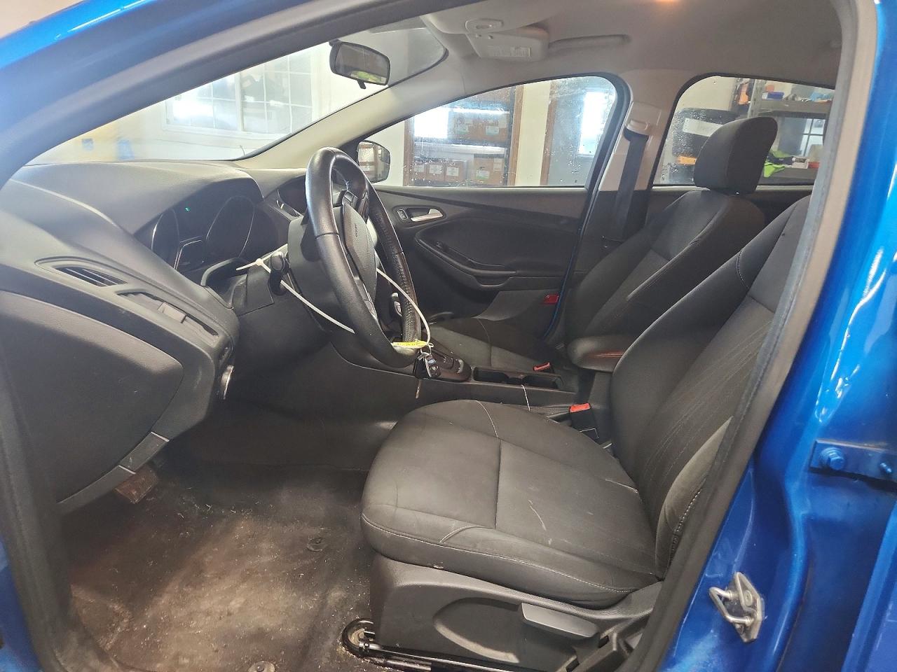2017 FORD FOCUS SE photo 13