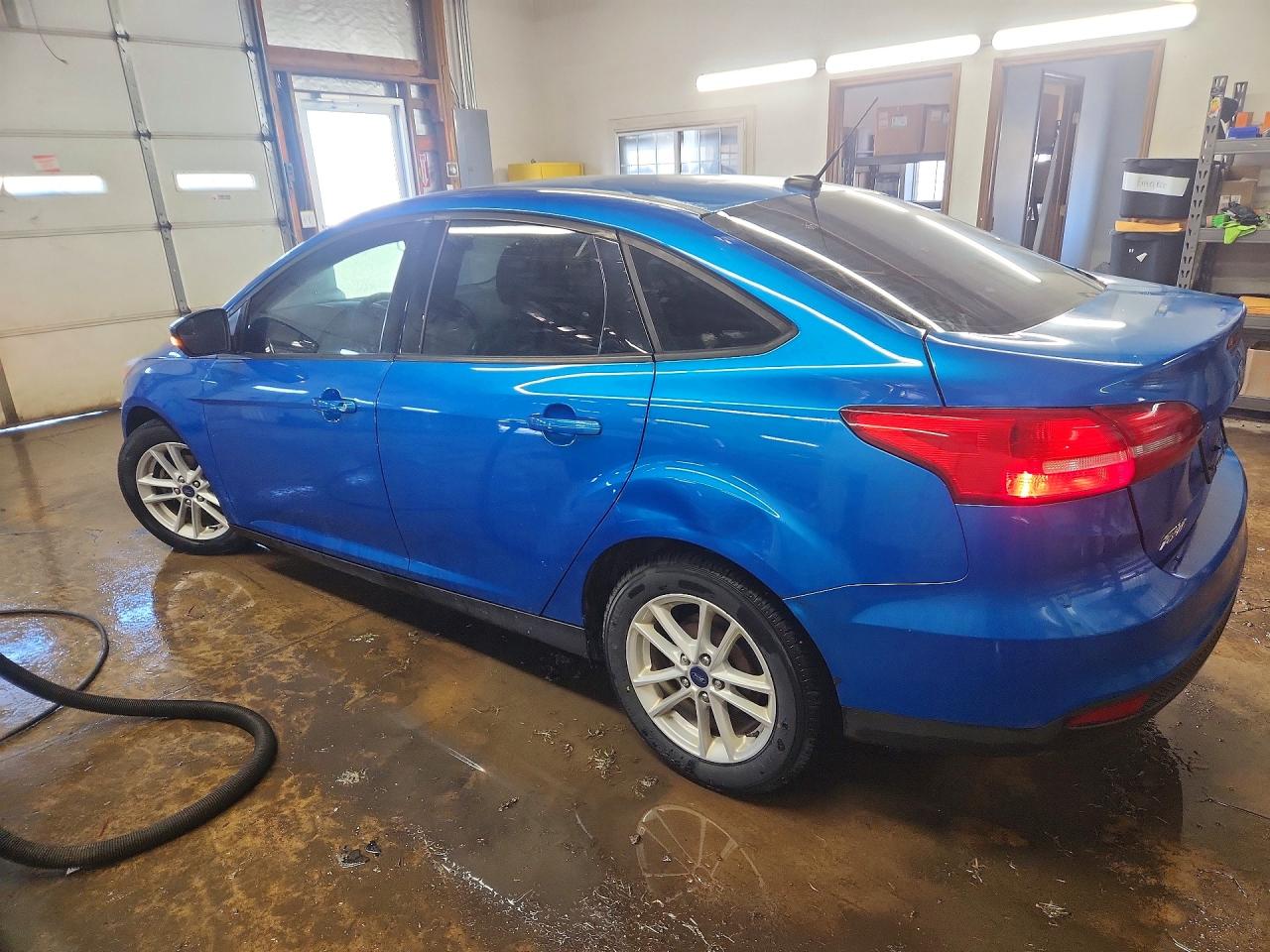 2017 FORD FOCUS SE photo 3