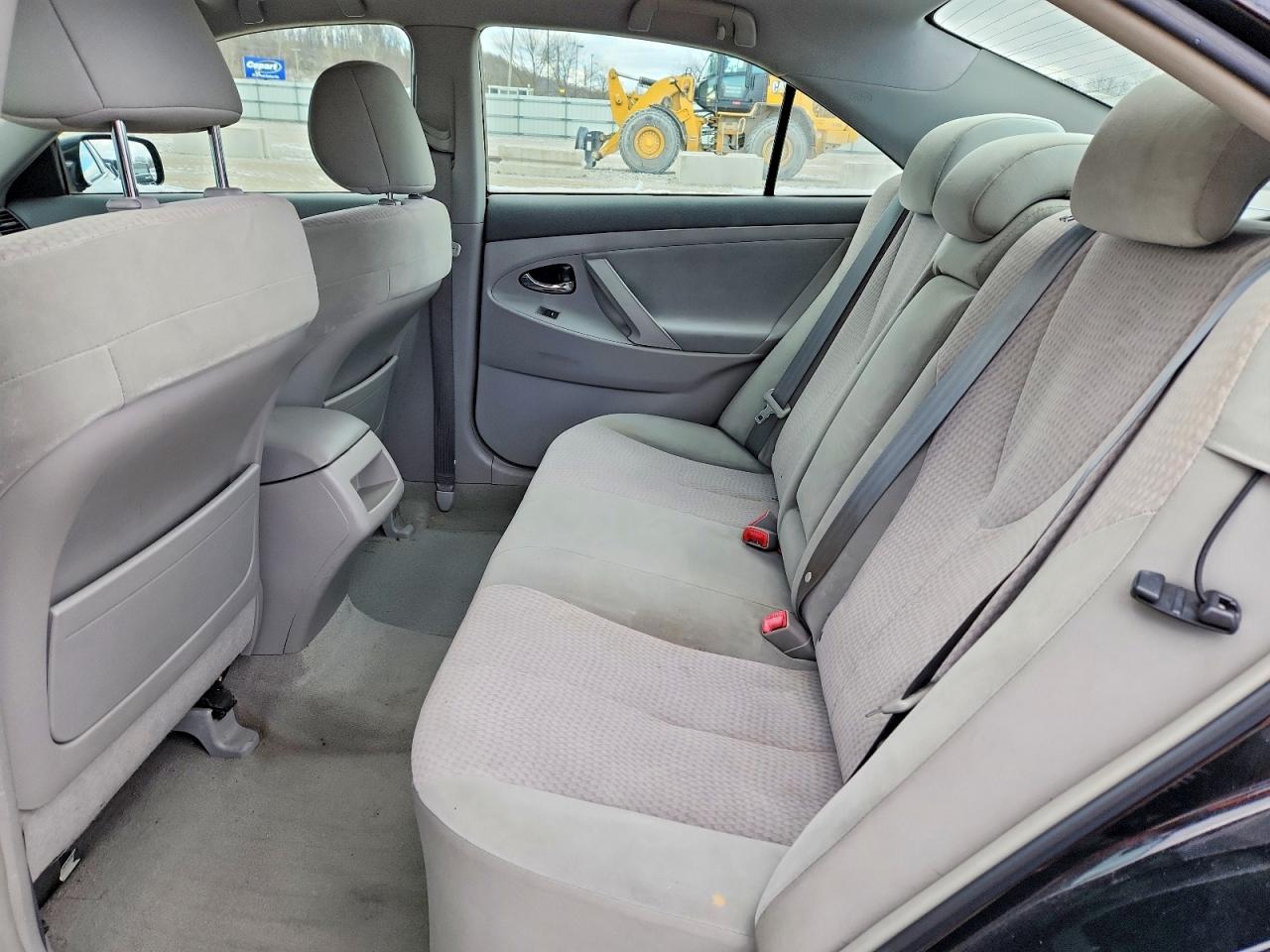 2011 TOYOTA CAMRY LE photo 19