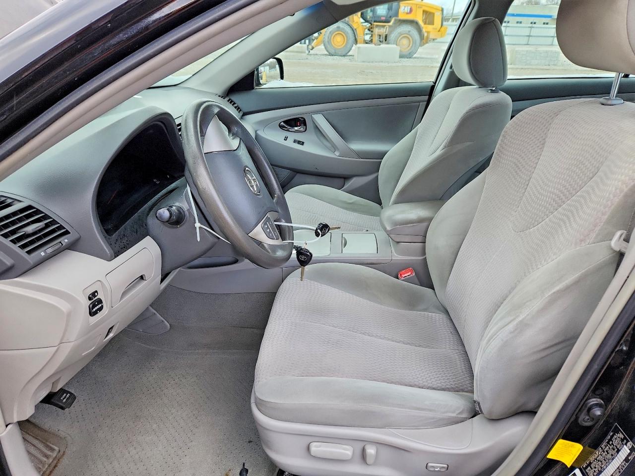 2011 TOYOTA CAMRY LE photo 13