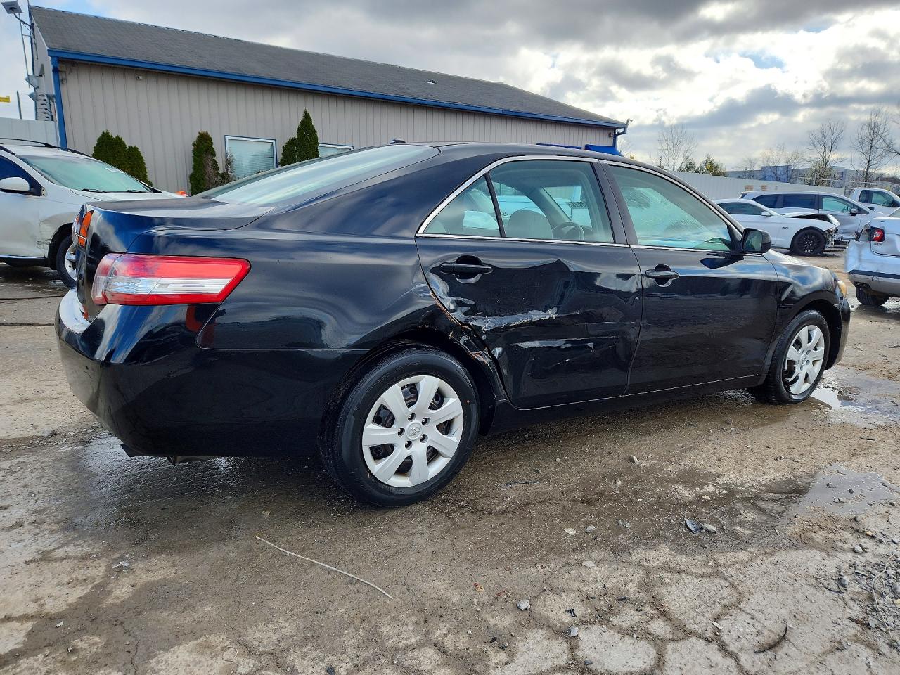 2011 TOYOTA CAMRY LE photo 5