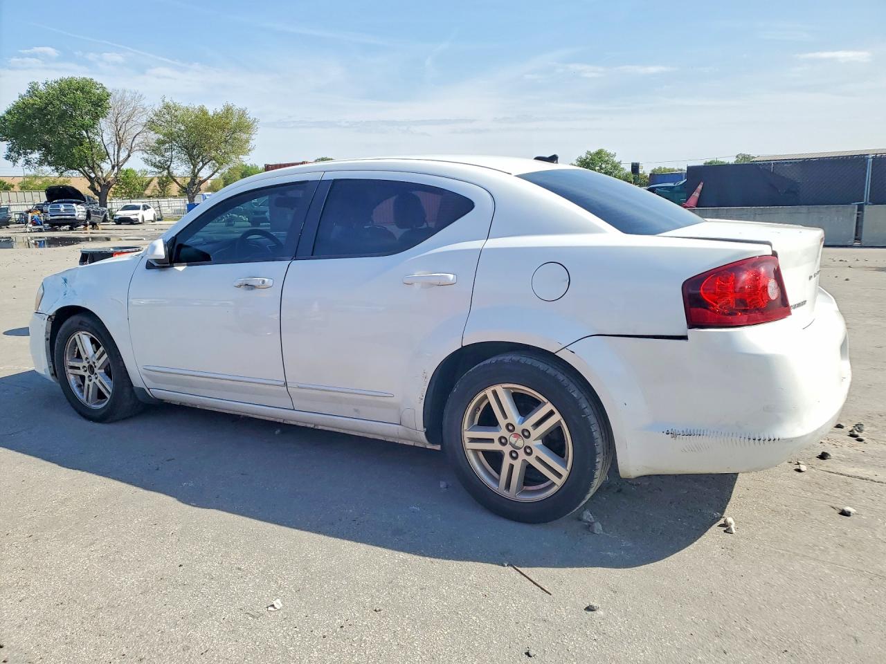 2012 DODGE AVENGER SXT photo 4