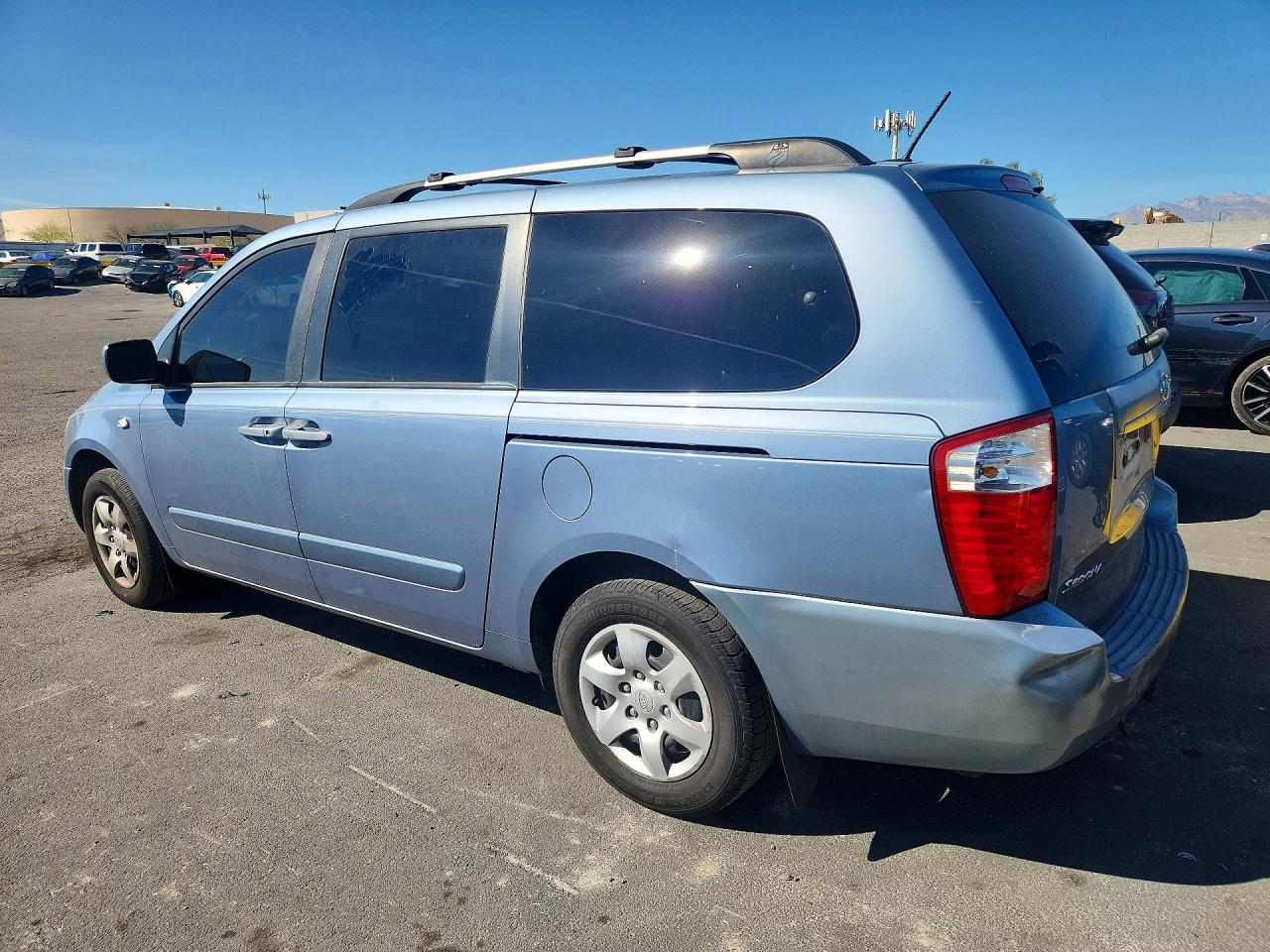 2009 KIA SEDONA LX photo 2