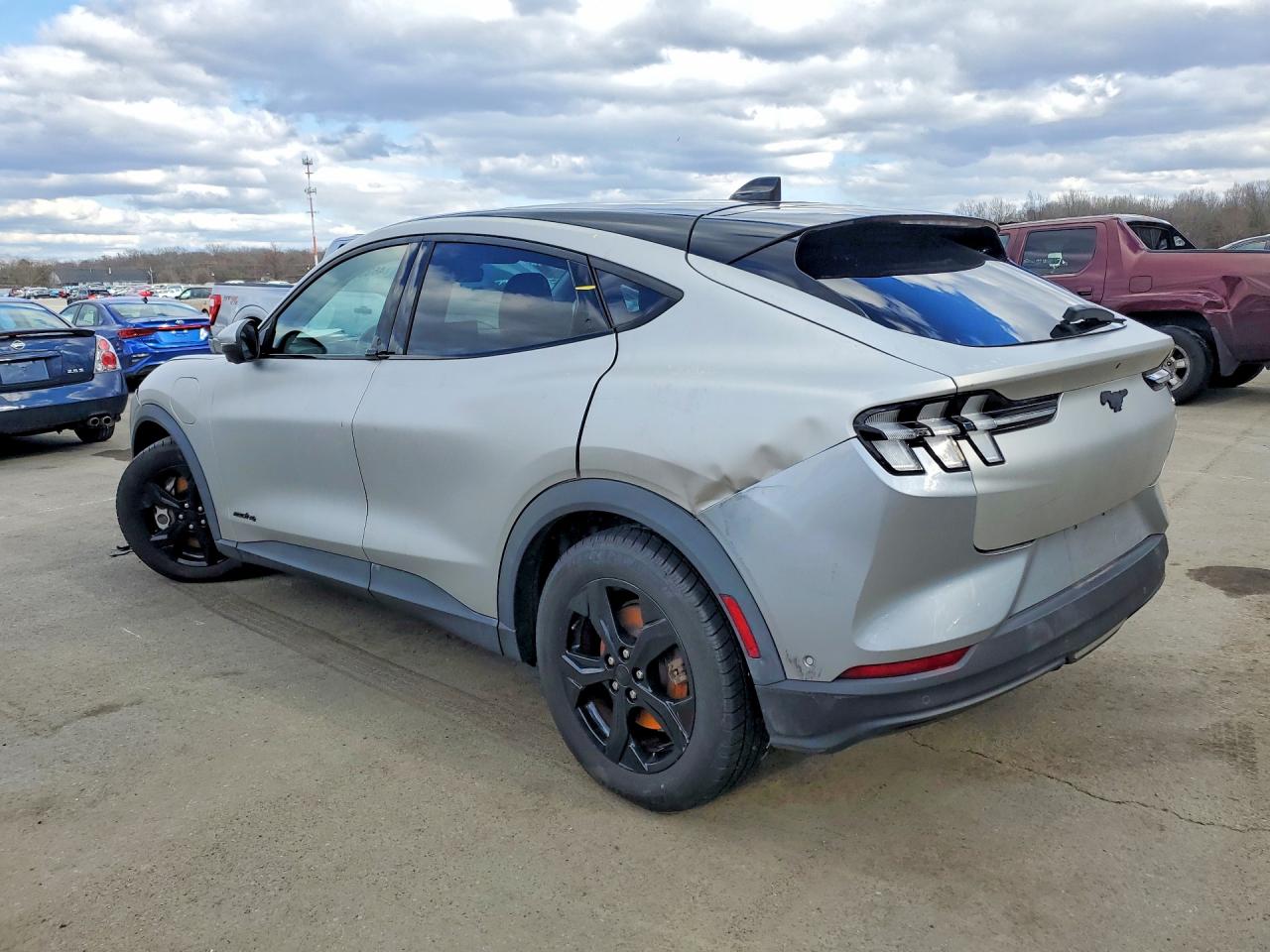 2021 FORD MUSTANG MACH-E SELECT photo 3