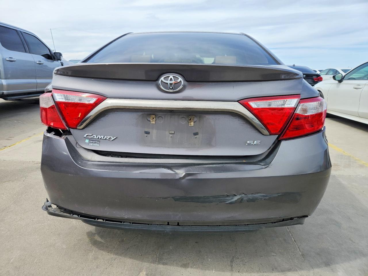2017 TOYOTA CAMRY SE photo 11