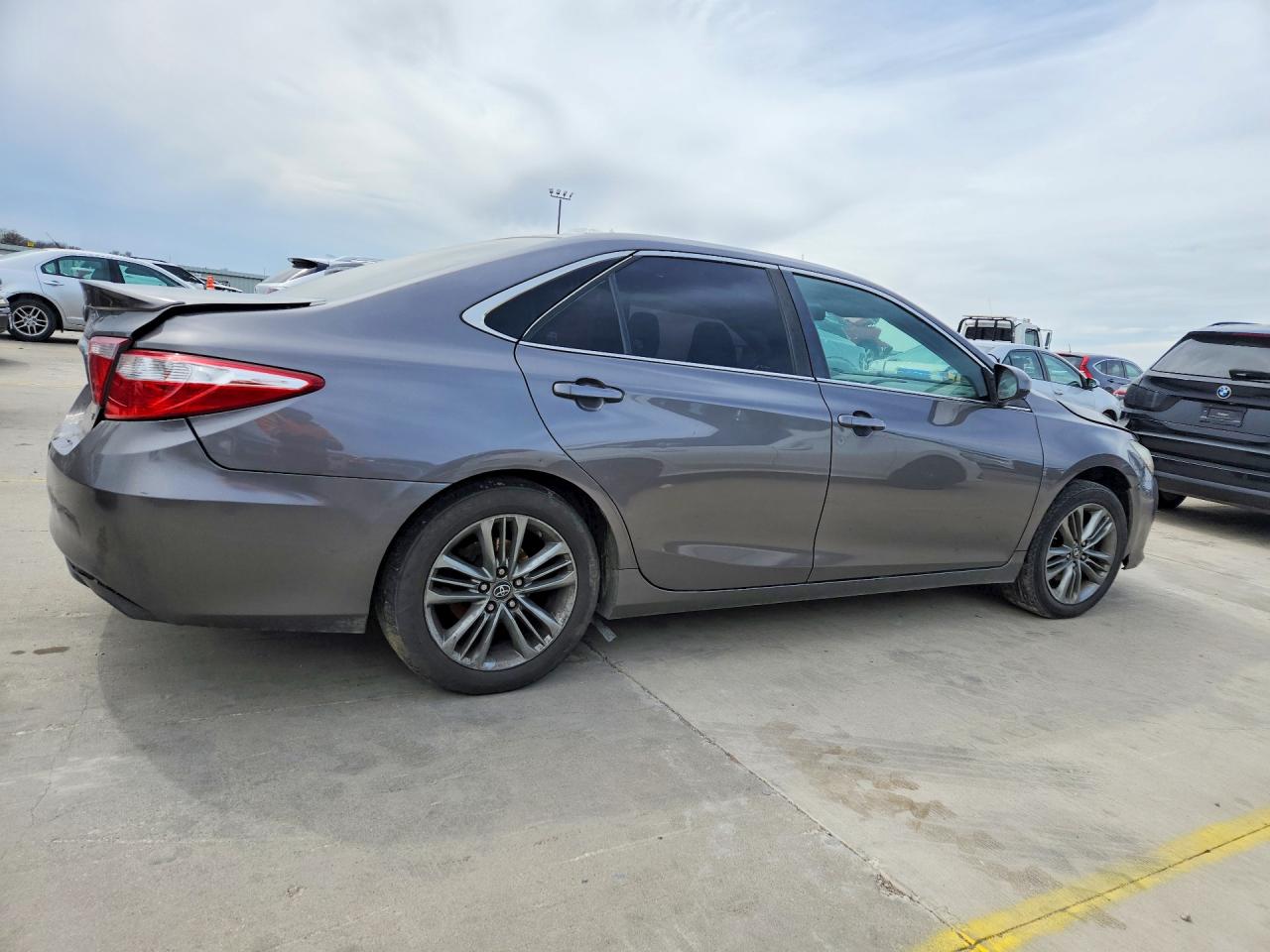 2017 TOYOTA CAMRY SE photo 5