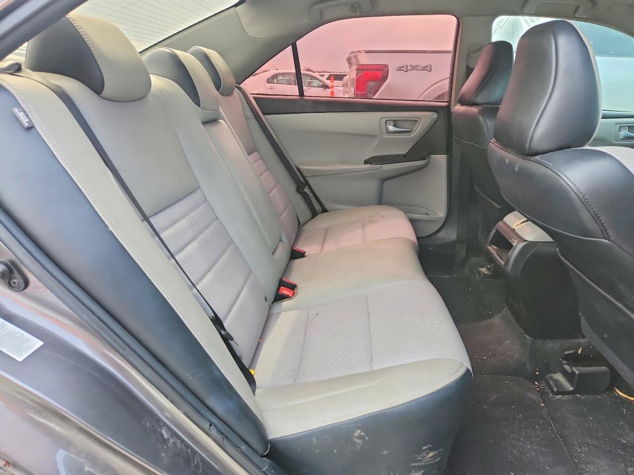 2017 TOYOTA CAMRY SE photo 19