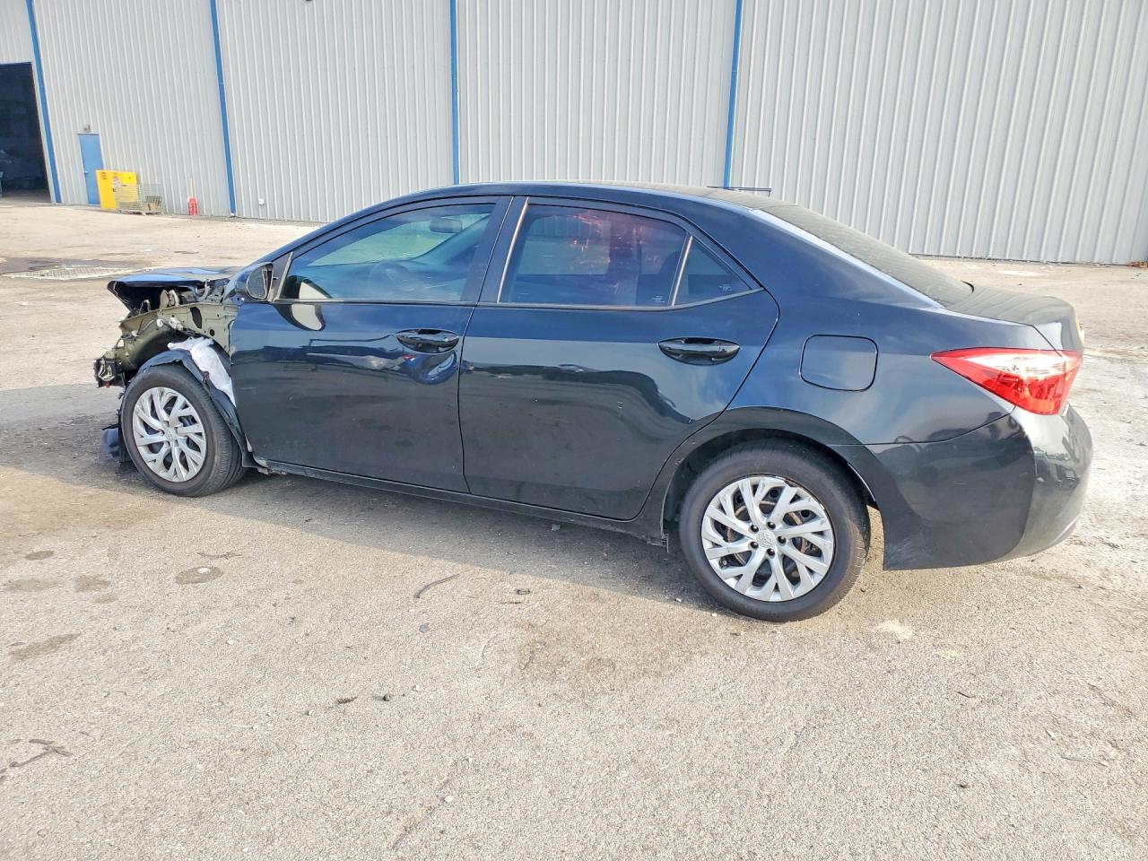 2019 TOYOTA COROLLA LE photo 3
