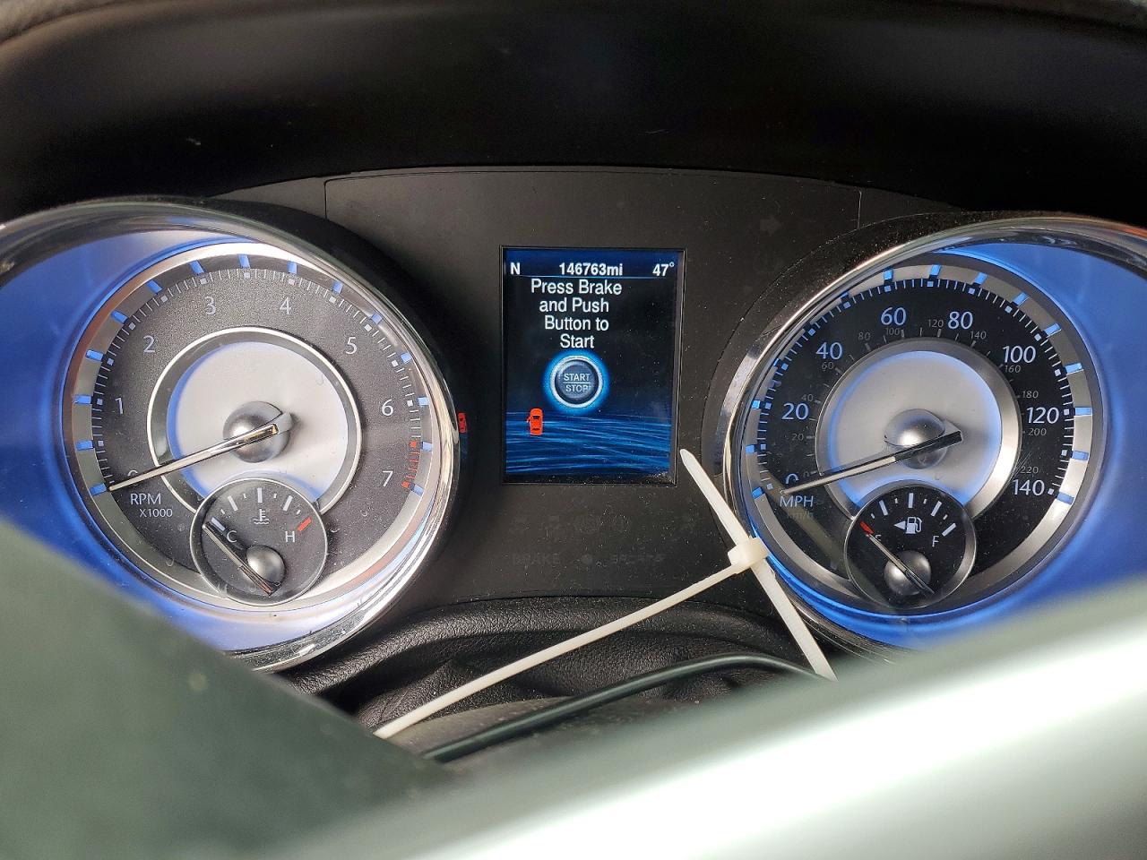 2014 CHRYSLER 300 photo 17