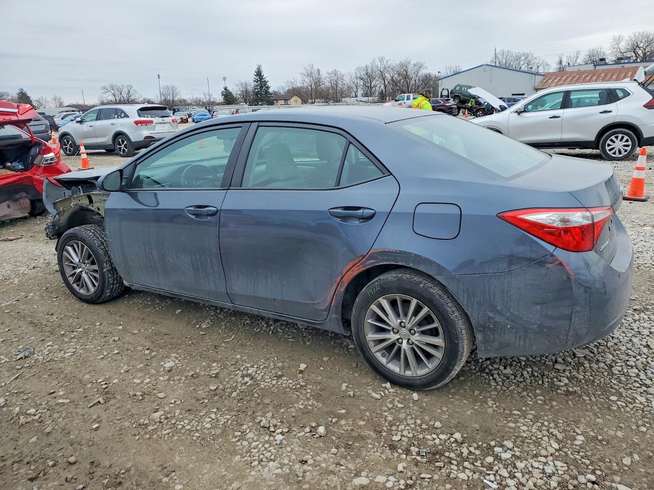 2016 TOYOTA COROLLA LE photo 2