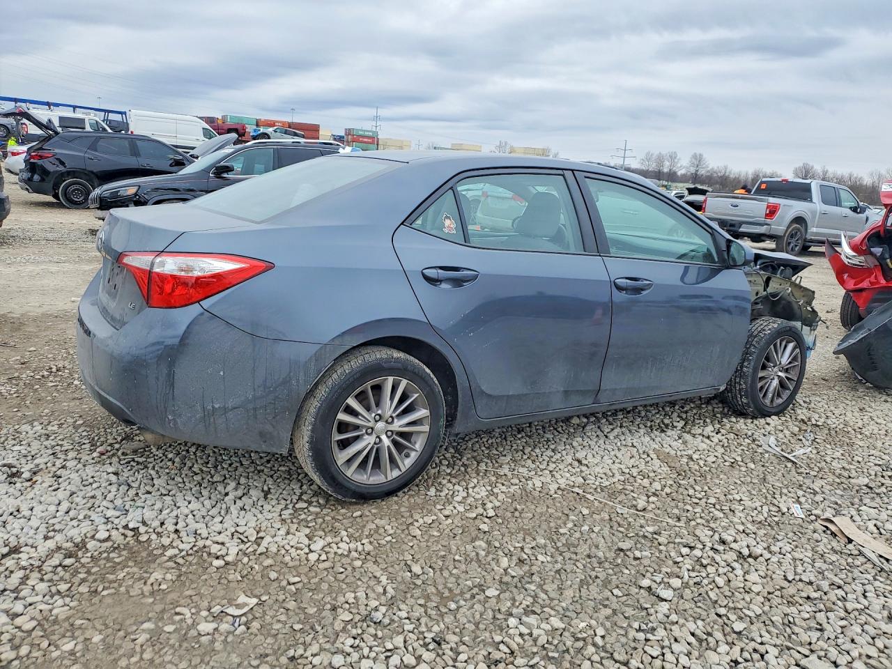 2016 TOYOTA COROLLA LE photo 3