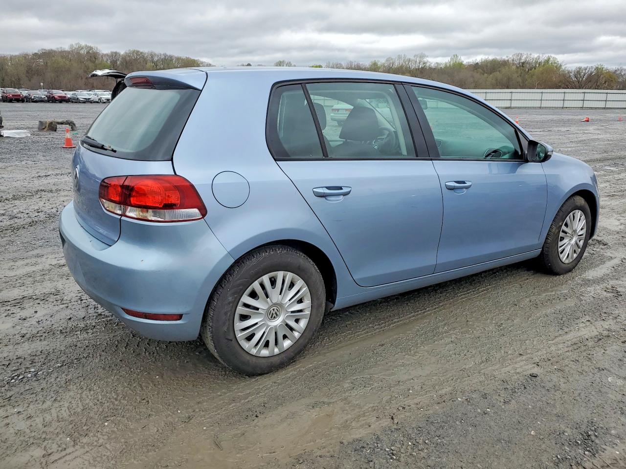 2011 VOLKSWAGEN GOLF photo 5
