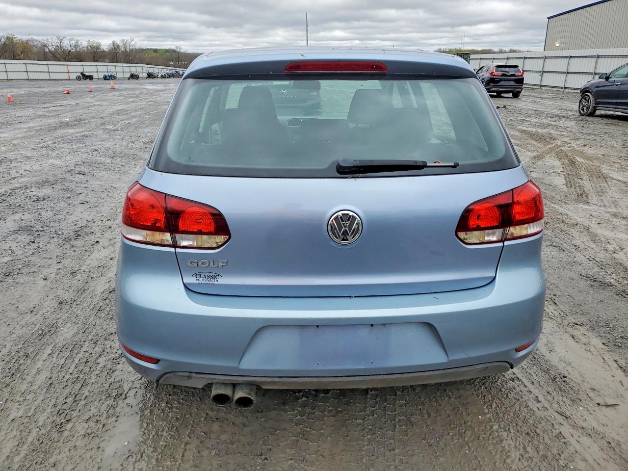 2011 VOLKSWAGEN GOLF photo 11