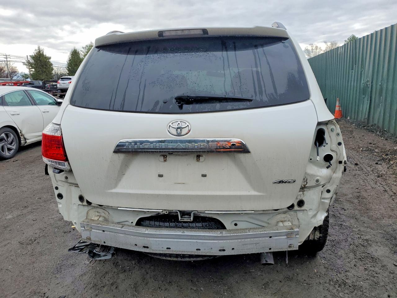 2012 TOYOTA HIGHLANDER BASE photo 11