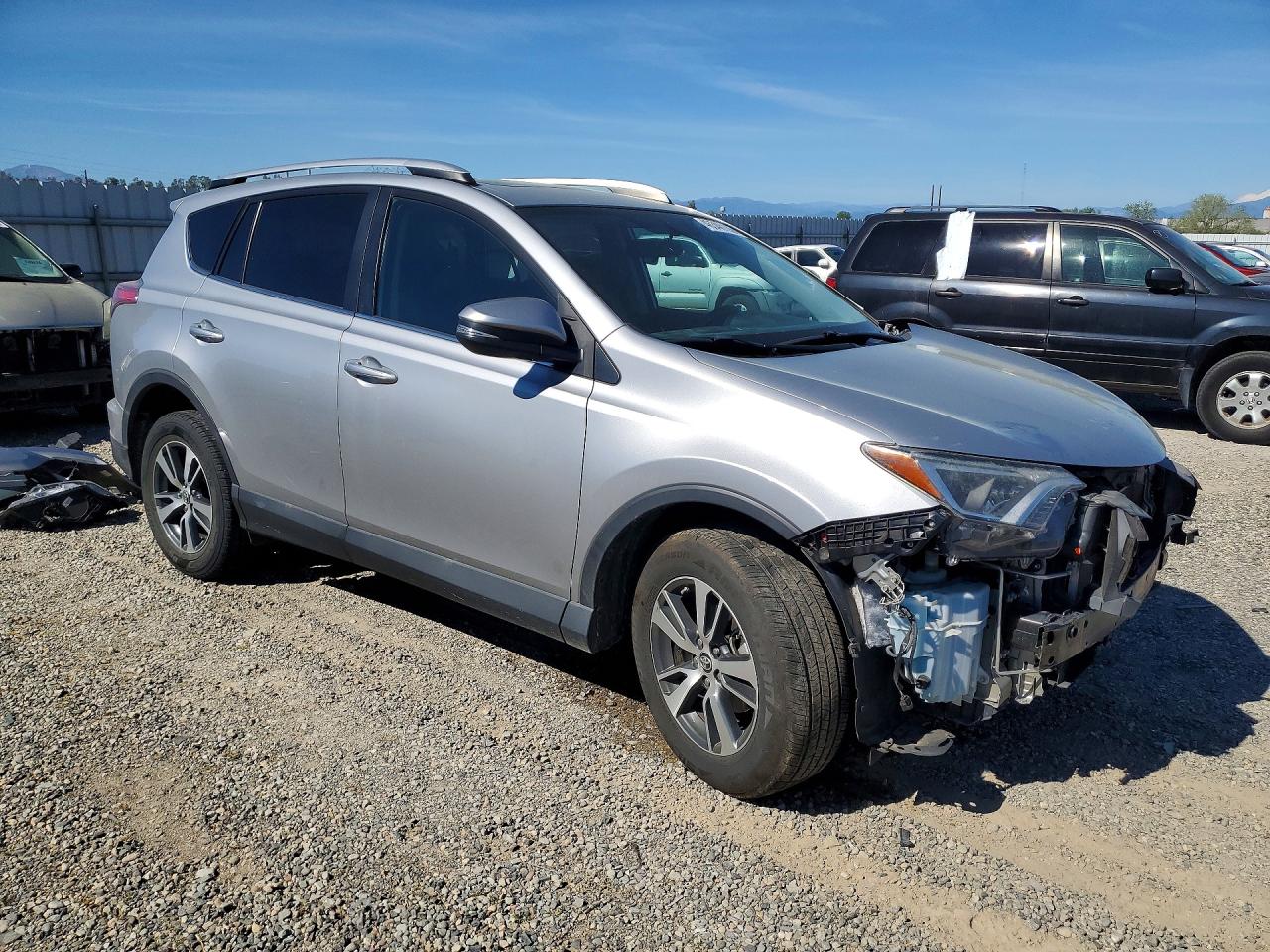 2016 TOYOTA RAV4 XLE photo 7