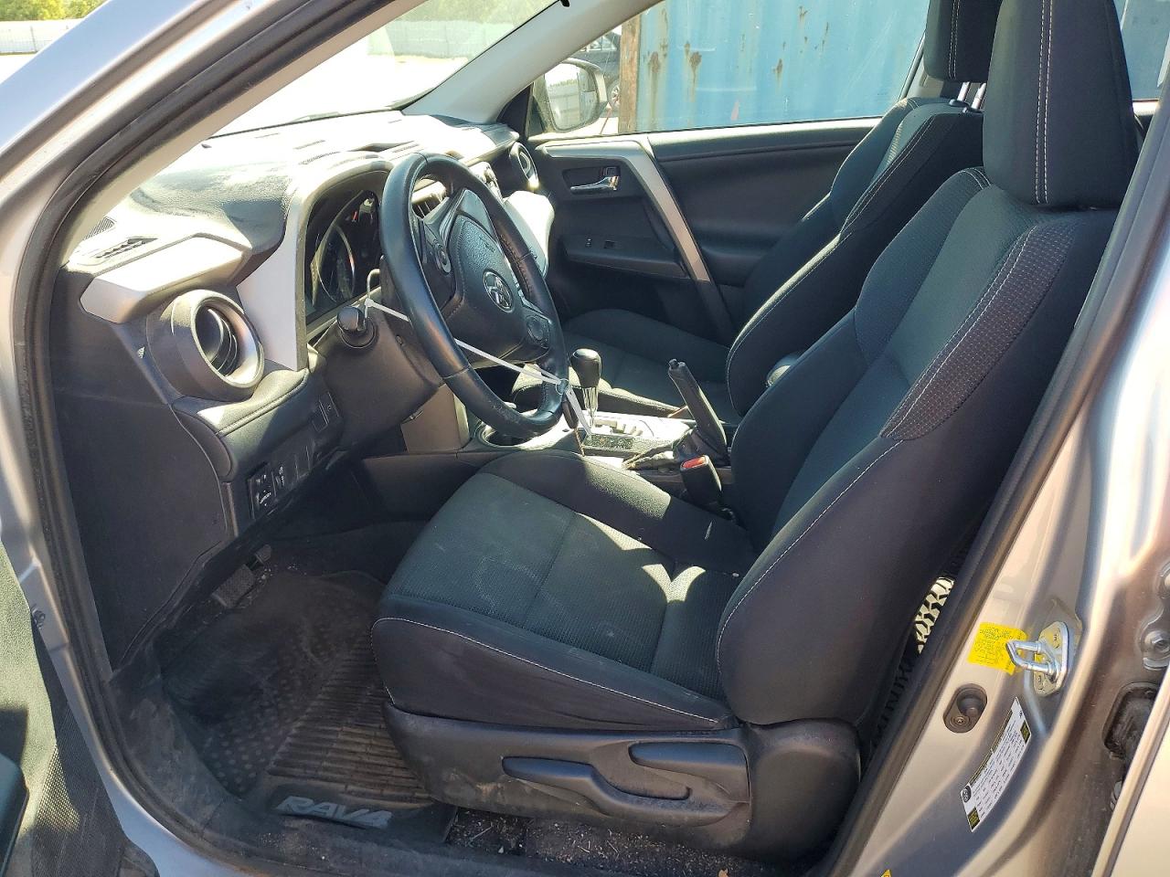 2016 TOYOTA RAV4 XLE photo 13