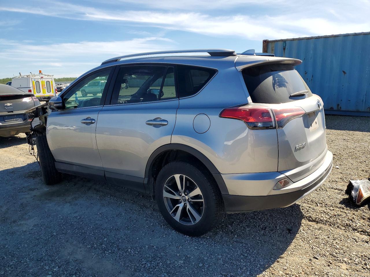 2016 TOYOTA RAV4 XLE photo 3