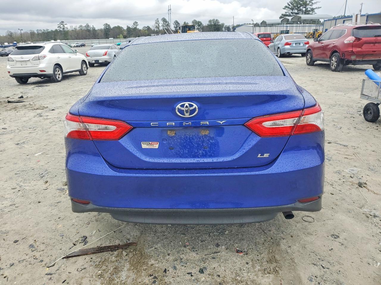 2018 TOYOTA CAMRY LE photo 6