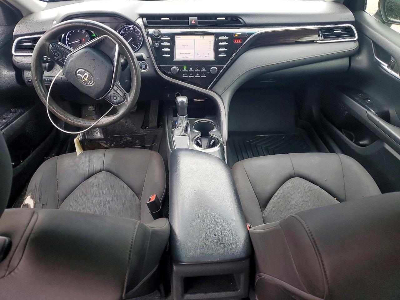 2018 TOYOTA CAMRY LE photo 8